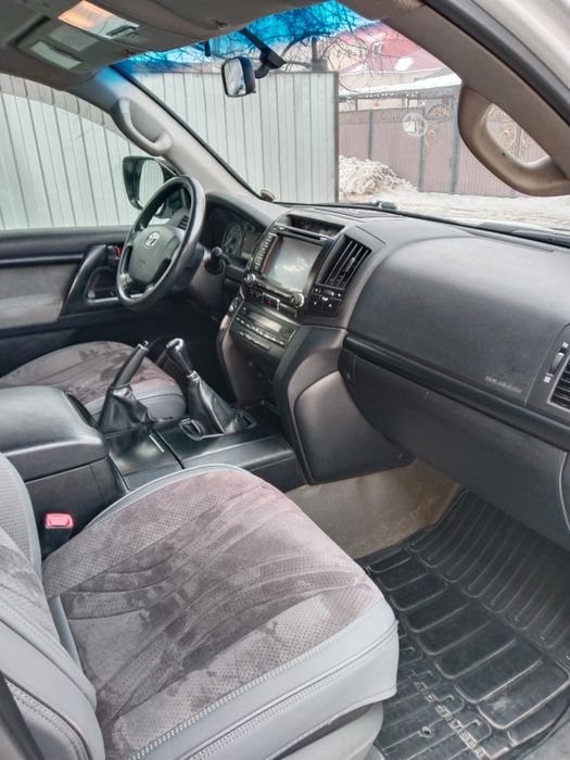 Продам автомашину Toyota Land Cruiser