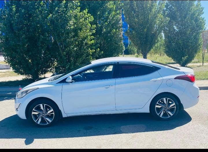 Продам Hyundai Elantra 2014• 1.6 AT