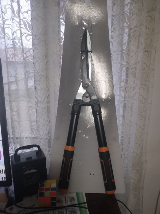 Foarfec nou mare la 80 de lei