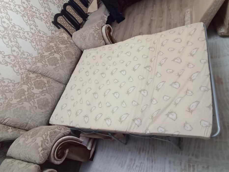 Срочно продам отличный диван