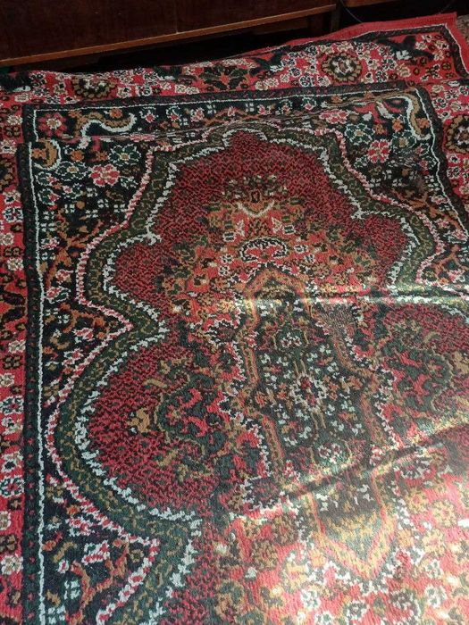 Продается  ковры 2 штуки   размером  2 х 3