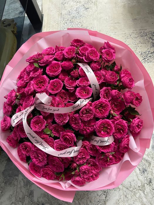 Түнде алынған гүлдер сатылады