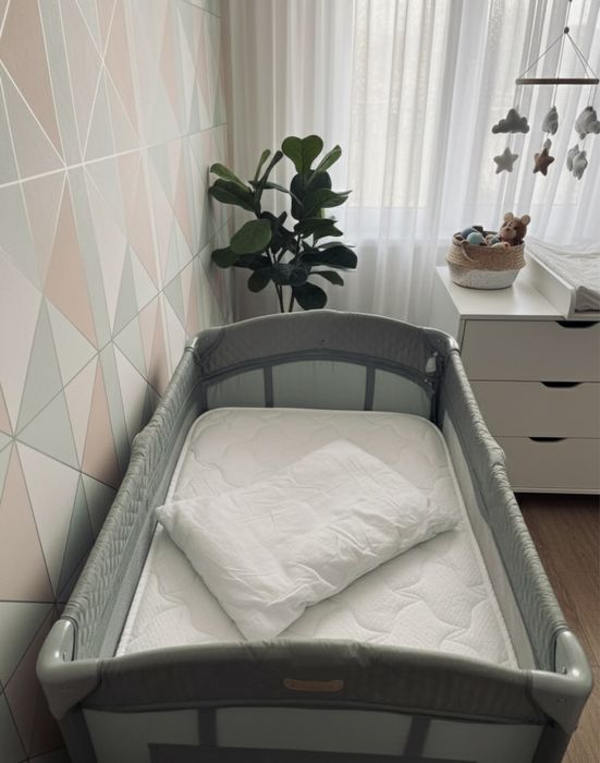 Стул для кормления, манеж с матрасом