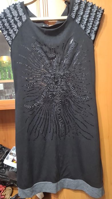 Красивые платья в отличном состоянии