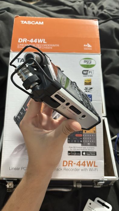 Vand TASCAM DR-44WL este nou nout pret 3000 lei