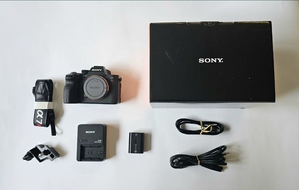 Продавам тяло Sony A7R V в отлично състояние