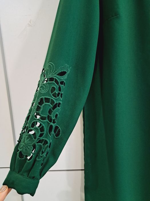 H&M рокля с бродерия на ръкавите р-р С