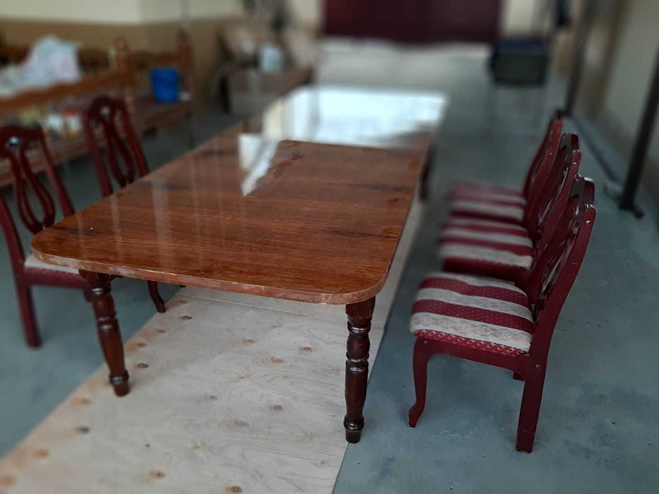 Стол и стулья гостевые для зала