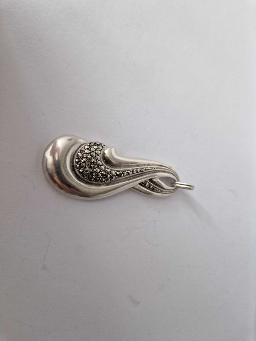 Pandantiv din Argint 835 -Model Odulat cu Decorat cu Pietre tip Marcasite.