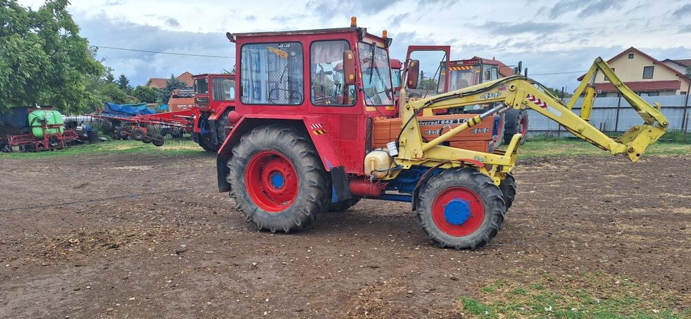 Vând tractor universal 643 DTC cu incarcator frontal