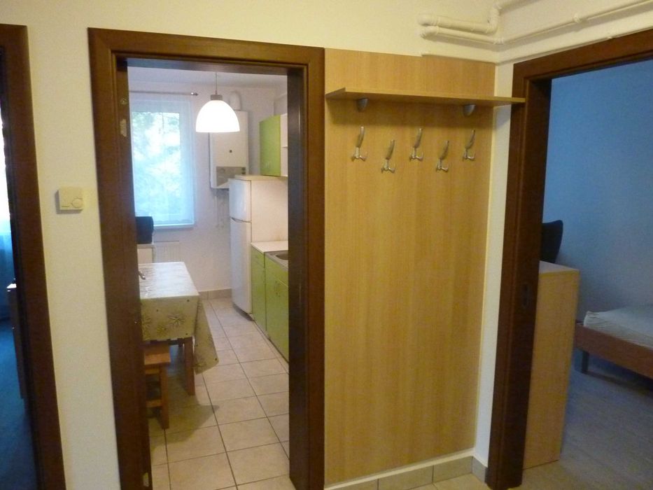 Inchiriez apartament 4 camere in zona 22 Decembrie , Targu-Mures, la 10 minute de UMFSt si Spitalul judetean.