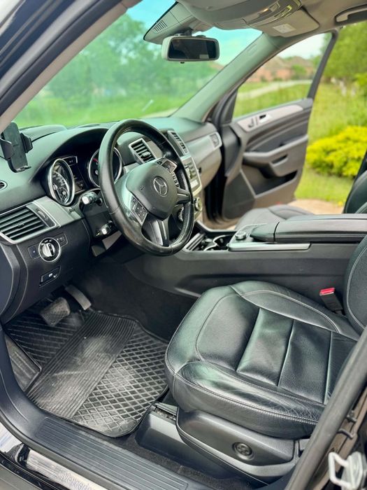Vând Mercedes ML250