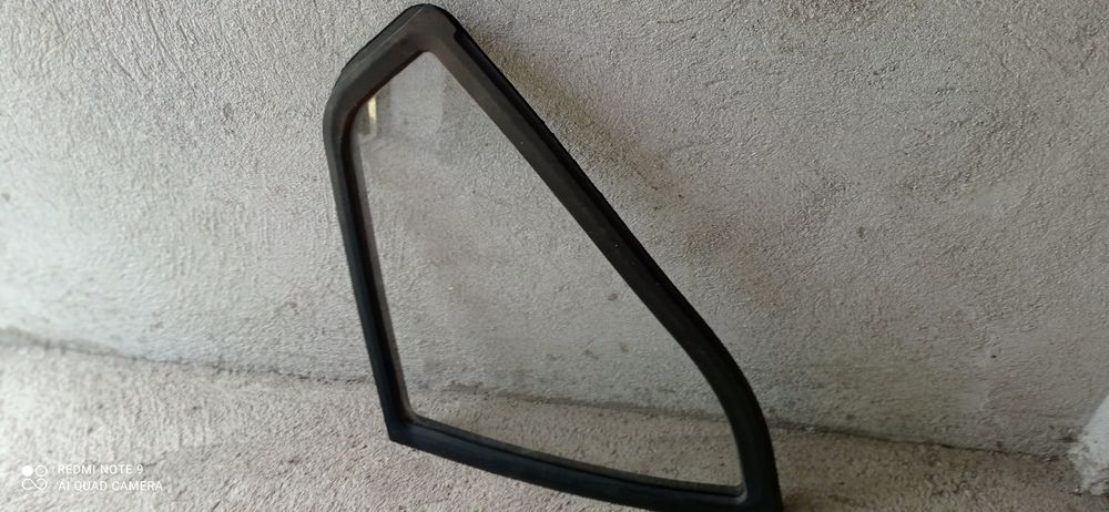 Странично стъкло за Москвич Алеко