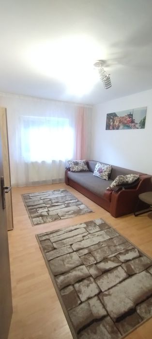 Persoana fizica închiriez ap 2 camere zona Podu de fier — fotografia 1