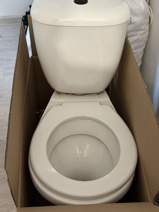 Продам унитаз белого цвета