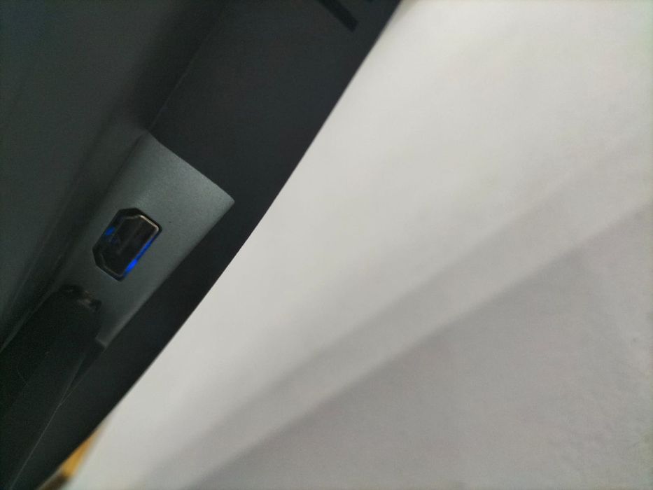 Продам монитор .