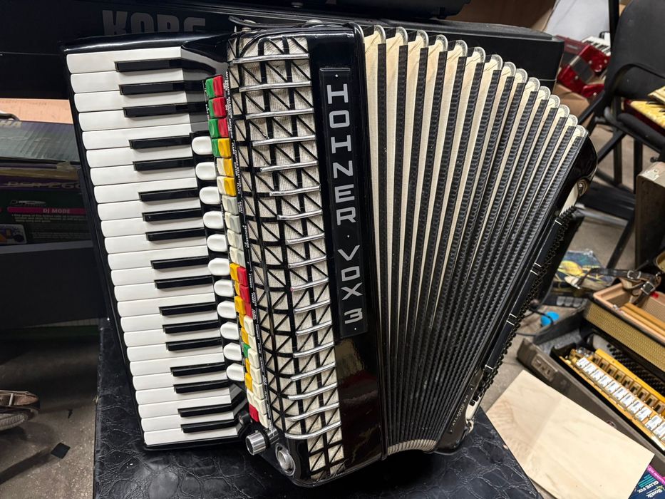 Acordeon Hohner Atlantic IVN deluxe cu 120 de basi VOX 3