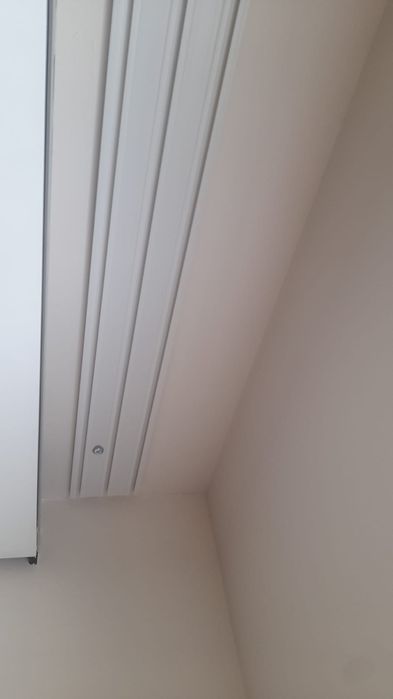 Карнизы гардины установка на потолок стену