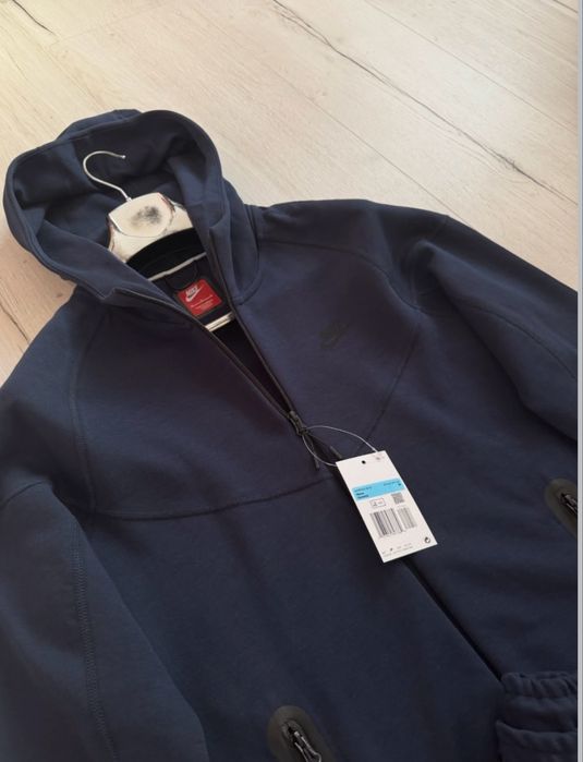 Топ Цена само 85.Ватиран Екип Nike Tech Fleece.