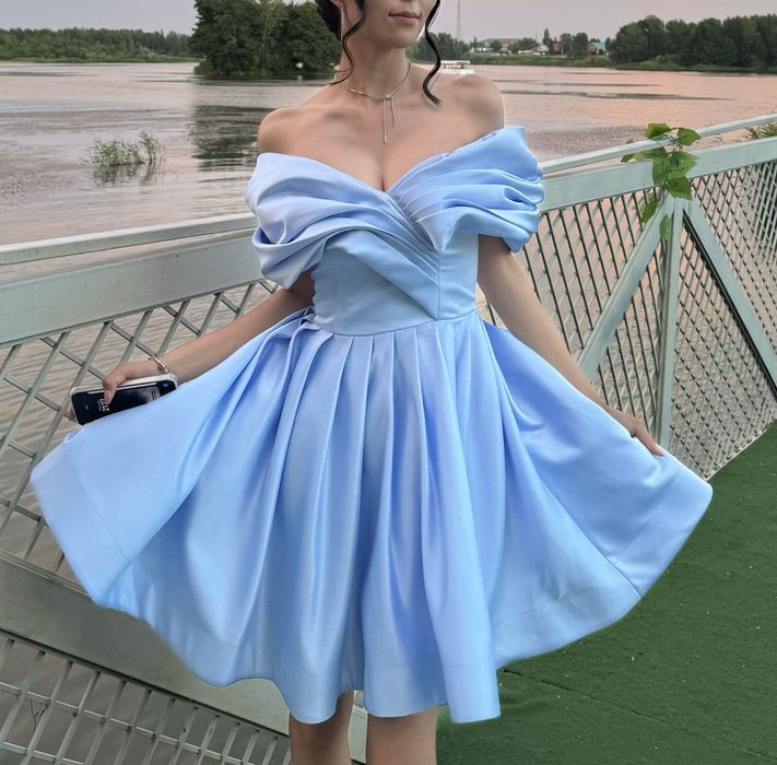 ПРОДАЮ вечернее нарядное платье!