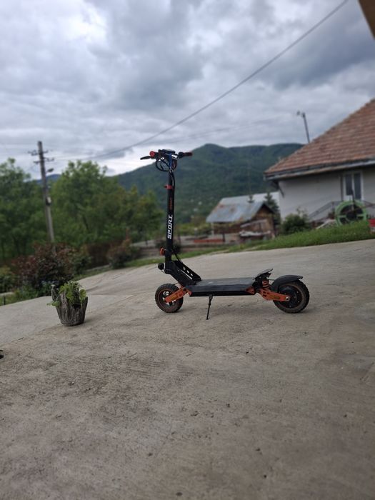 Vand trotineta Kamikaze k1, 1600km,45kmh,are cablurile si placutele de frana abia schimbate
