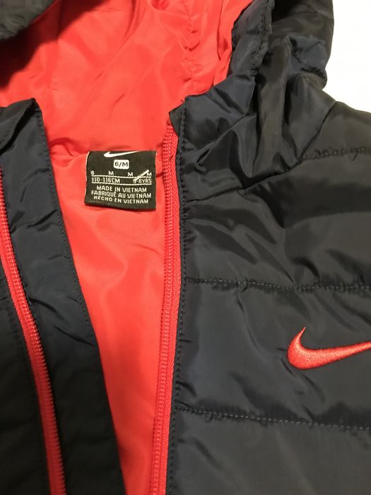 Продавам детско яке Найк