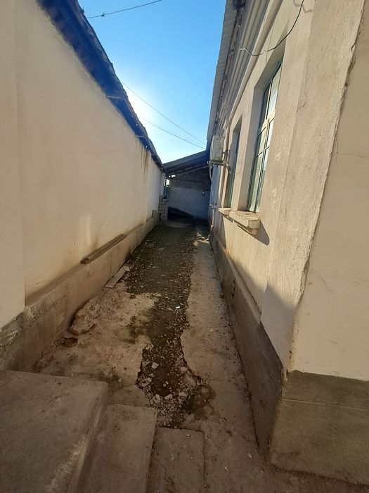 Uy sotiladi 10 sotix