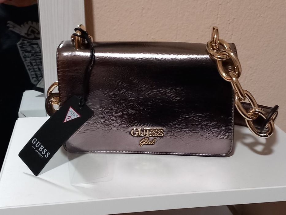 Дамска чанта Guess