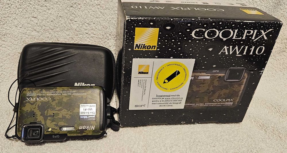 Aparate foto waterproof Nikon AW 100 și AW 110