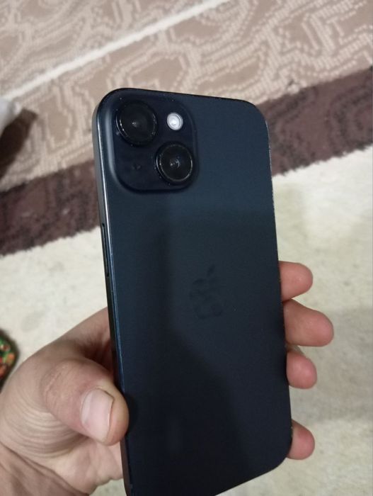 Iphone 15 black.
