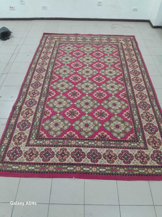 Кілемдер сатылады. Продаются ковры