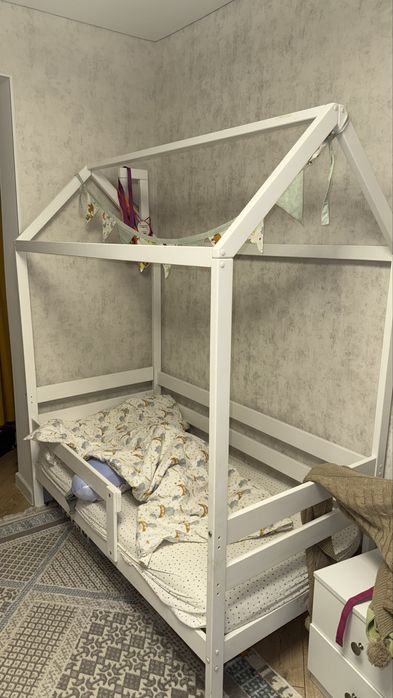 Детская кровать домик