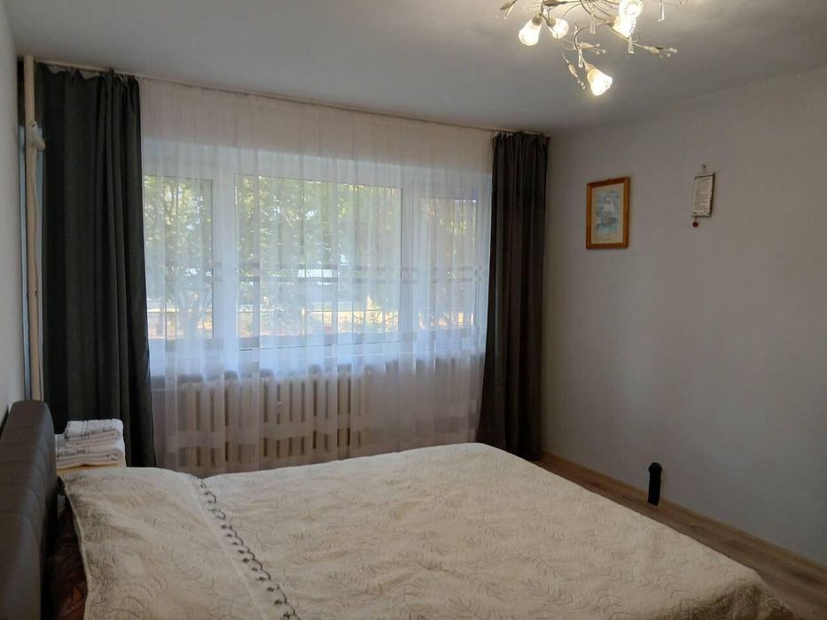 Дава се под наем Тристаен апартамент в Бургас, Изгрев - 90 кв.м за 510 € - Снимка #1