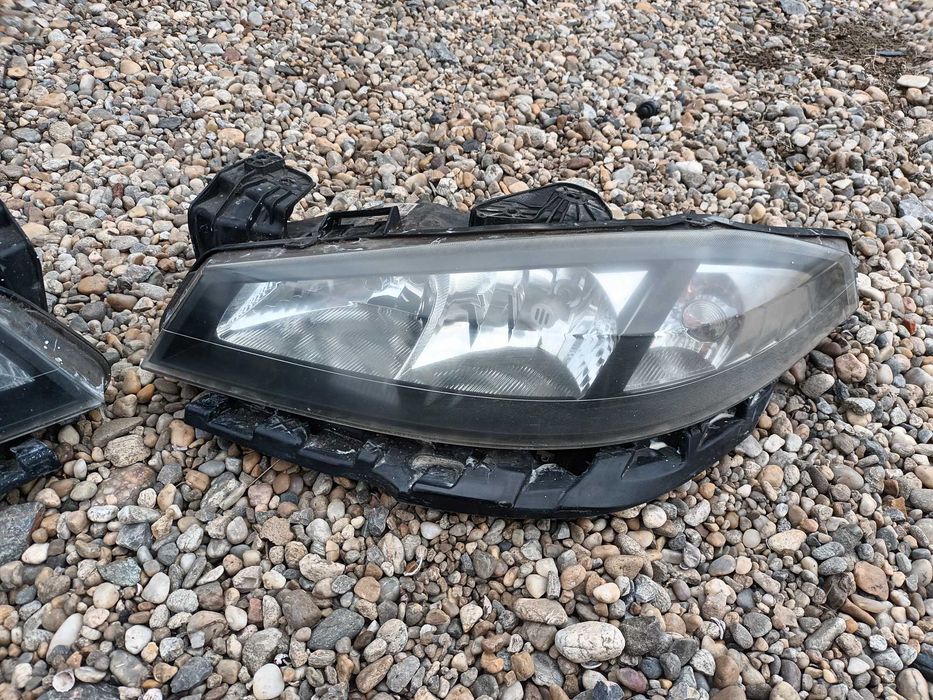 ляв и десен фар за рено лагуна 2 фейслифт 05 - 07 RENAULT LAGUNA II