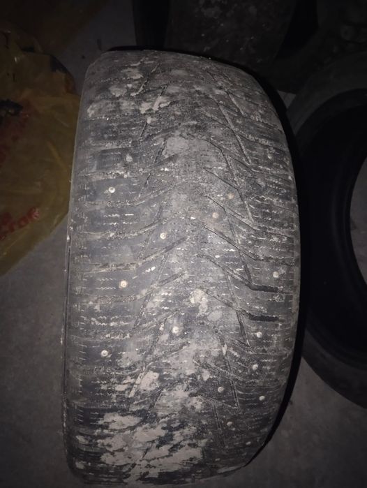 Продам комплект зимних шин