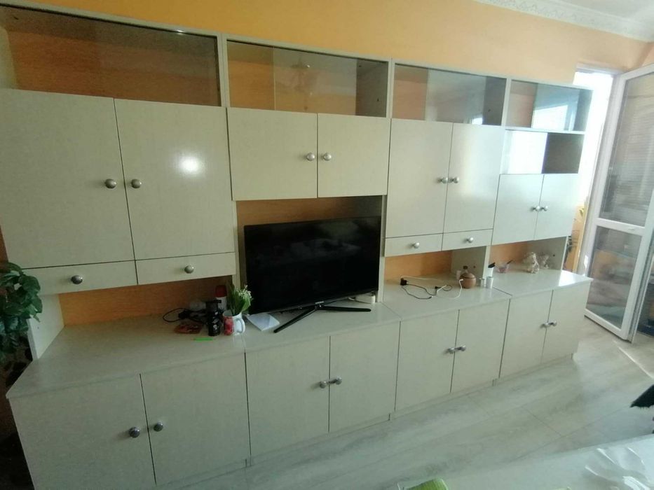 Голяма холна секция с гардероб и маса