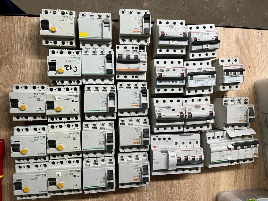 Siguranțe automate diferențiale, magnetotermice  contractori Schneider