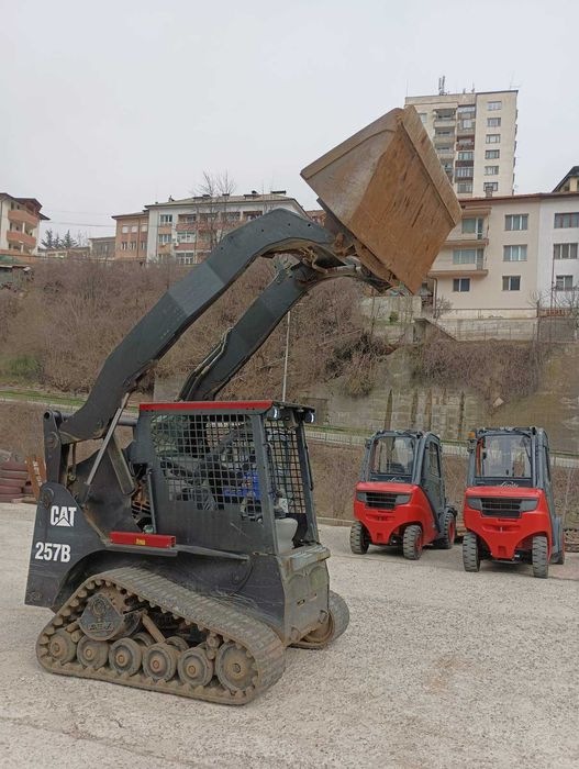 Миничелен товарач CAT 257B