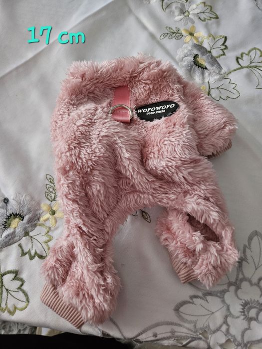 Hăinuțe călduroase pentru catei mici