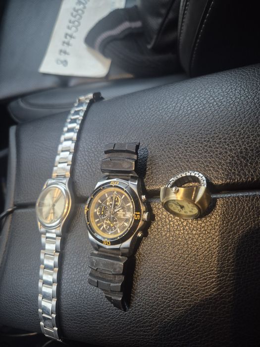 Трое часов всё вместе