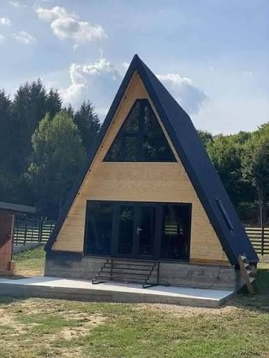 Cabane stil-afrem si case la gata