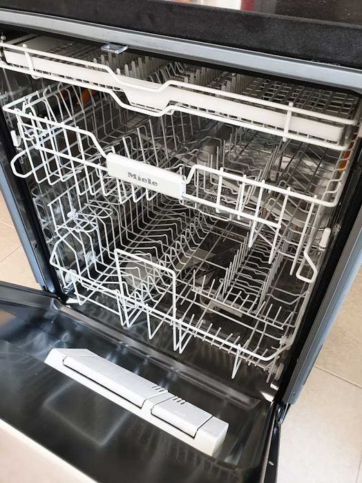 Инокс - Miele Съдомиялна - 14 Комплекта - Частично Вграждане - 60см