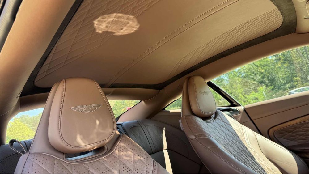 Aston Martin DB12 2024