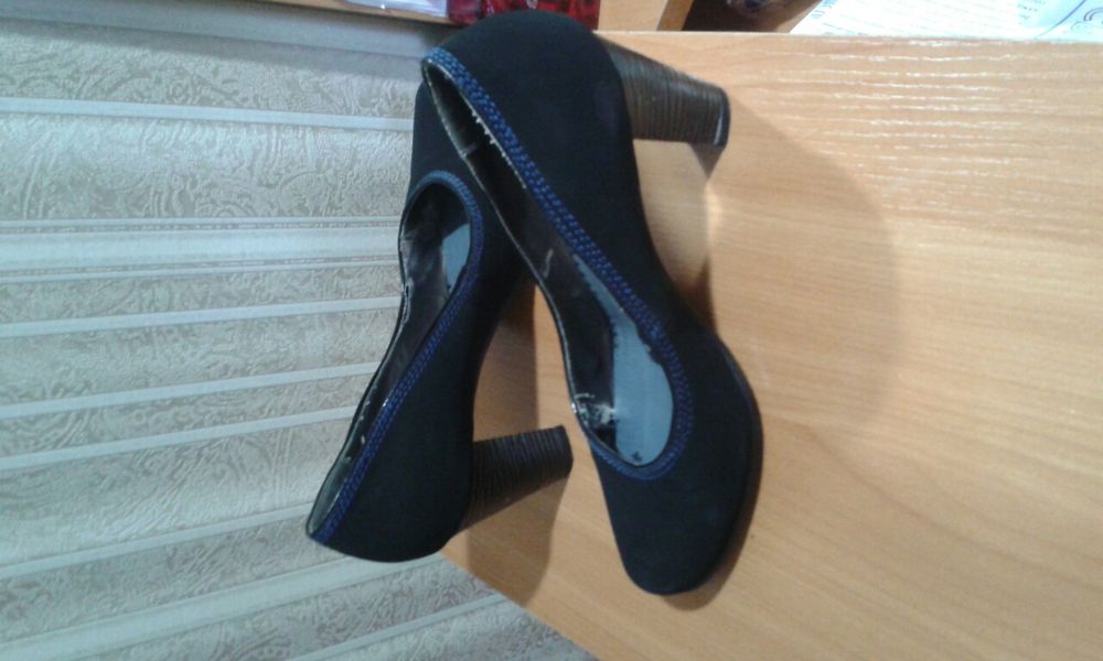 Туфли черные на каблуках