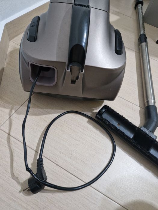 Aspirator fara sac Rowenta Compact Power Cyclonic Animal Care RO3786EA