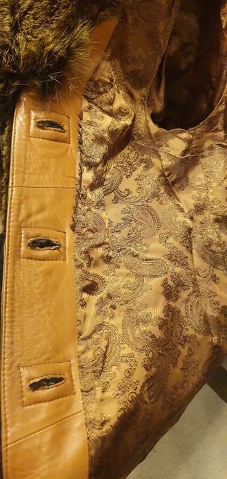 Шубка с лисьим воротником