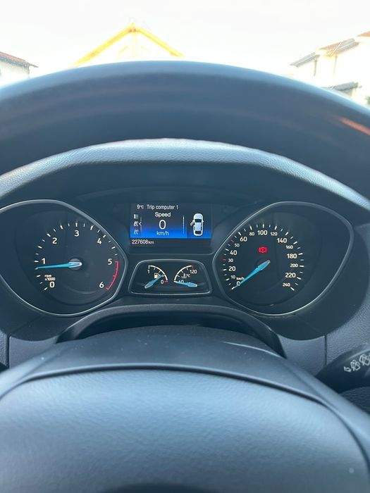 Ford Focus Facelift / Euro 6 Fara Ad-Blue / 1.5 Diesel / Parcare automata 360 Încălzire volan