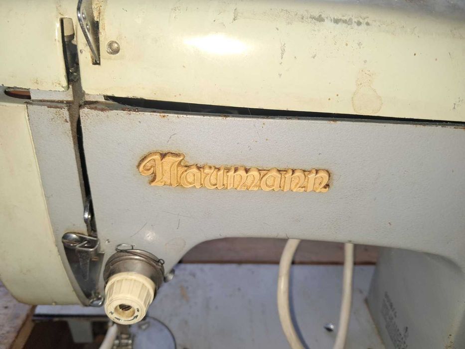 Продавам шевна машина Naumann