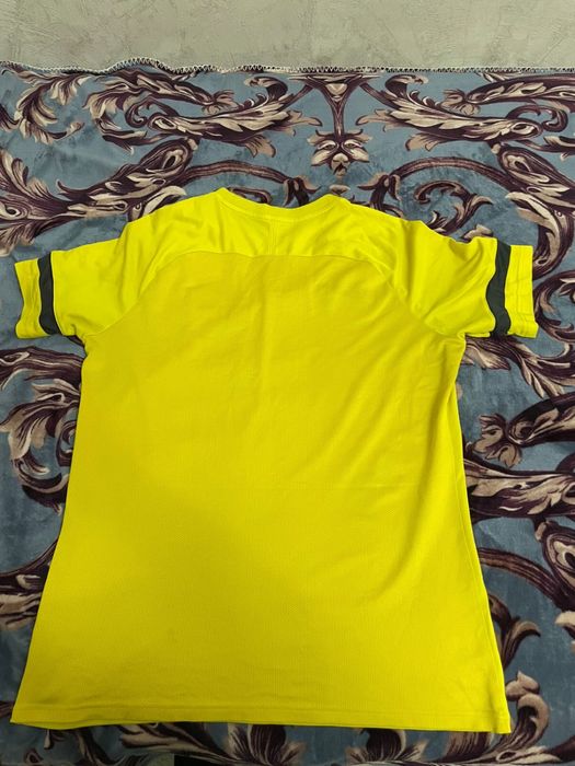 Тренировочная футболка, дождевик, кофта