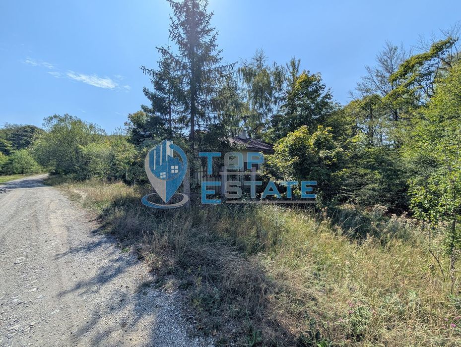 Едноетажна къща в централната част на Стара планина, в землището на с
